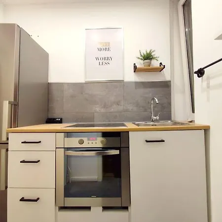 Apartamento 'primestay' Modernes Naehe Klinikum Fuer Urlaub Oder Geschaeftsreise, 24 Std Check-in, Wlan, 55 Zoll-fernseher, Streaming, Kueche, Regendusche, Doppelbett, Schlafsofa, Ruhige 50 Qm