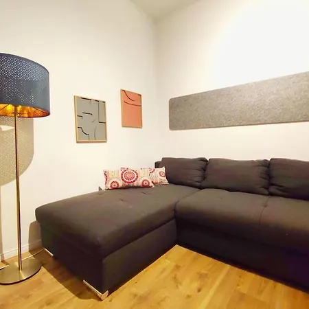 Apartamento 'primestay' Modernes Nähe Klinikum Für Urlaub Oder Geschäftsreise, 24 Std Check-in, Wlan, 55 Zoll-fernseher, Streaming, Küche, Regendusche, Doppelbett, Schlafsofa, Ruhige 50 Qm *