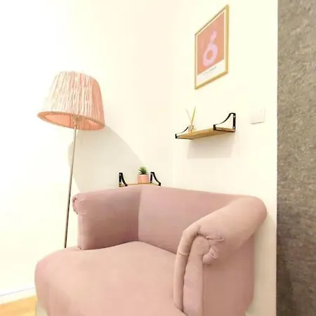 'primestay' Modernes Naehe Klinikum Fuer Urlaub Oder Geschaeftsreise, 24 Std Check-in, Wlan, 55 Zoll-fernseher, Streaming, Kueche, Regendusche, Doppelbett, Schlafsofa, Ruhige 50 Qm Apartamento Bielefeld