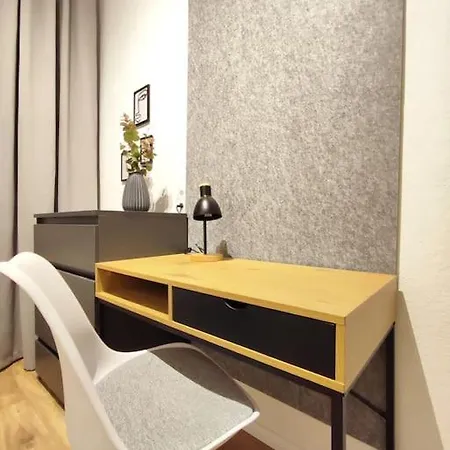 'primestay' Modernes Naehe Klinikum Fuer Urlaub Oder Geschaeftsreise, 24 Std Check-in, Wlan, 55 Zoll-fernseher, Streaming, Kueche, Regendusche, Doppelbett, Schlafsofa, Ruhige 50 Qm Bielefeld