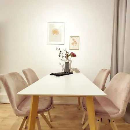 'primestay' Modernes Naehe Klinikum Fuer Urlaub Oder Geschaeftsreise, 24 Std Check-in, Wlan, 55 Zoll-fernseher, Streaming, Kueche, Regendusche, Doppelbett, Schlafsofa, Ruhige 50 Qm