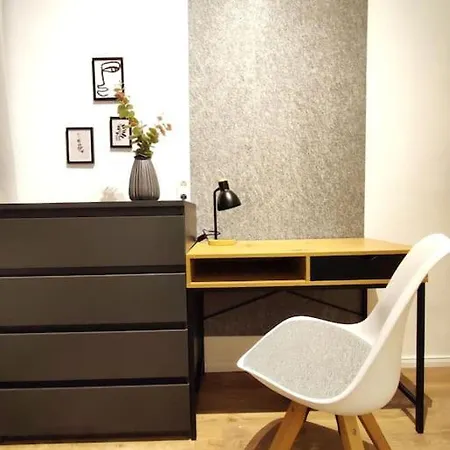 'primestay' Modernes Naehe Klinikum Fuer Urlaub Oder Geschaeftsreise, 24 Std Check-in, Wlan, 55 Zoll-fernseher, Streaming, Kueche, Regendusche, Doppelbett, Schlafsofa, Ruhige 50 Qm Apartamento Bielefeld