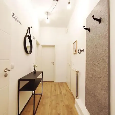 Apartamento 'primestay' Modernes Nähe Klinikum Für Urlaub Oder Geschäftsreise, 24 Std Check-in, Wlan, 55 Zoll-fernseher, Streaming, Küche, Regendusche, Doppelbett, Schlafsofa, Ruhige 50 Qm