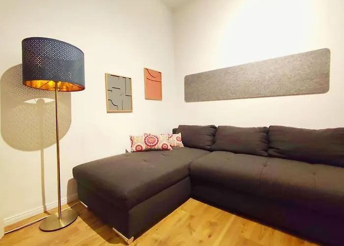 Appartement 'primestay' Modernes Naehe Klinikum Fuer Urlaub Oder Geschaeftsreise, 24 Std Check-in, Wlan, 55 Zoll-fernseher, Streaming, Kueche, Regendusche, Doppelbett, Schlafsofa, Ruhige 50 Qm *