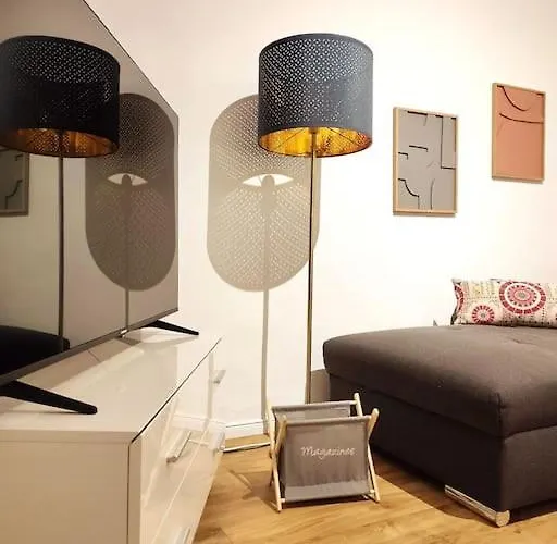 Appartement 'primestay' Modernes Naehe Klinikum Fuer Urlaub Oder Geschaeftsreise, 24 Std Check-in, Wlan, 55 Zoll-fernseher, Streaming, Kueche, Regendusche, Doppelbett, Schlafsofa, Ruhige 50 Qm