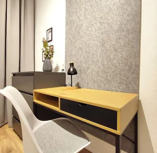 'primestay' Modernes Naehe Klinikum Fuer Urlaub Oder Geschaeftsreise, 24 Std Check-in, Wlan, 55 Zoll-fernseher, Streaming, Kueche, Regendusche, Doppelbett, Schlafsofa, Ruhige 50 Qm Bielefeld