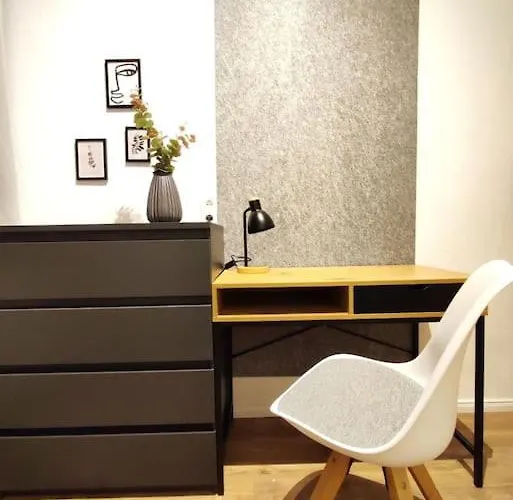 'primestay' Modernes Naehe Klinikum Fuer Urlaub Oder Geschaeftsreise, 24 Std Check-in, Wlan, 55 Zoll-fernseher, Streaming, Kueche, Regendusche, Doppelbett, Schlafsofa, Ruhige 50 Qm Appartement Bielefeld