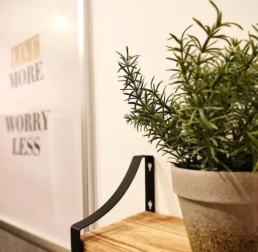 'primestay' Modernes Naehe Klinikum Fuer Urlaub Oder Geschaeftsreise, 24 Std Check-in, Wlan, 55 Zoll-fernseher, Streaming, Kueche, Regendusche, Doppelbett, Schlafsofa, Ruhige 50 Qm Bielefeld