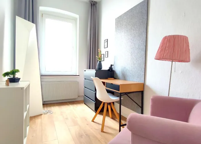 'primestay' Modernes Naehe Klinikum Fuer Urlaub Oder Geschaeftsreise, 24 Std Check-in, Wlan, 55 Zoll-fernseher, Streaming, Kueche, Regendusche, Doppelbett, Schlafsofa, Ruhige 50 Qm Appartement